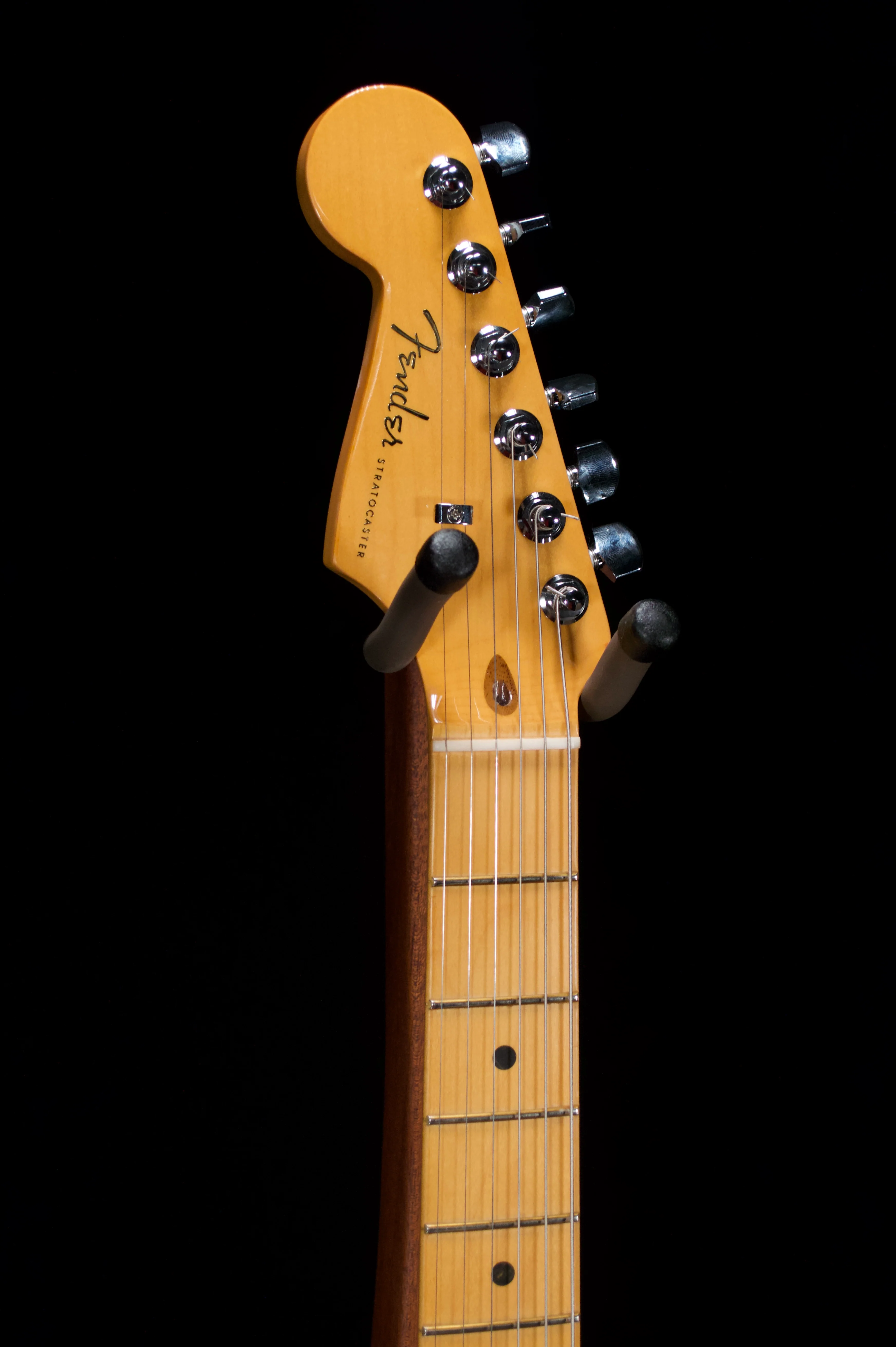 ✅ Fender American Ultra Strat in Moon Burst Left-Handed - Image 4