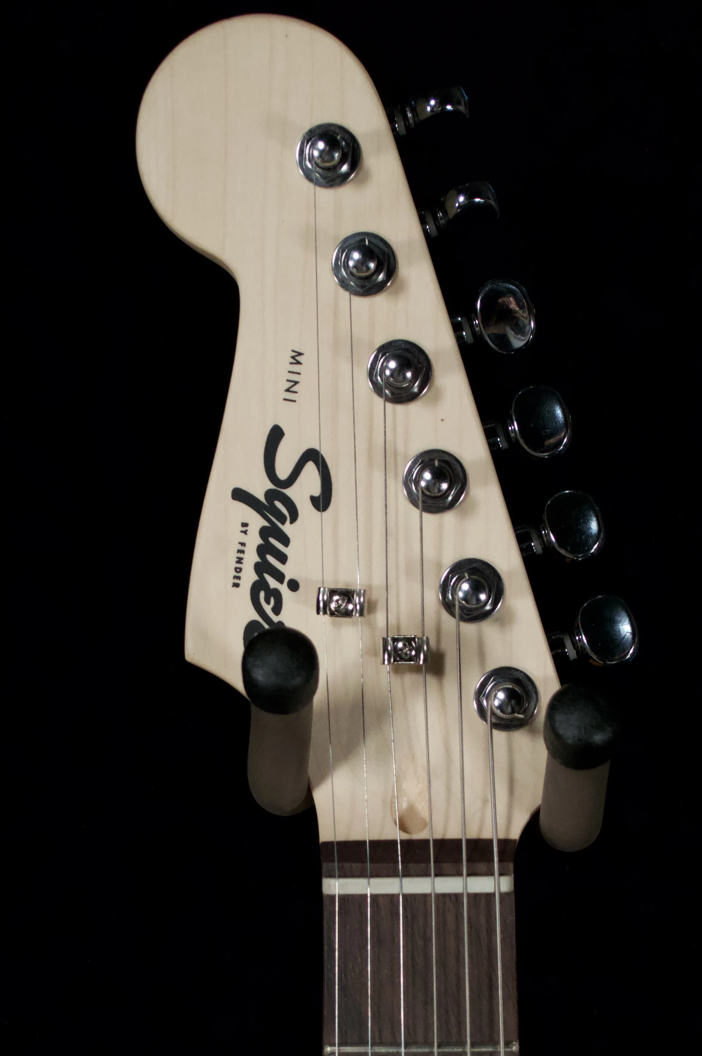 ✅ Fender Left Handed Squier Mini Strat In stock for kids 6-10 - Image 4