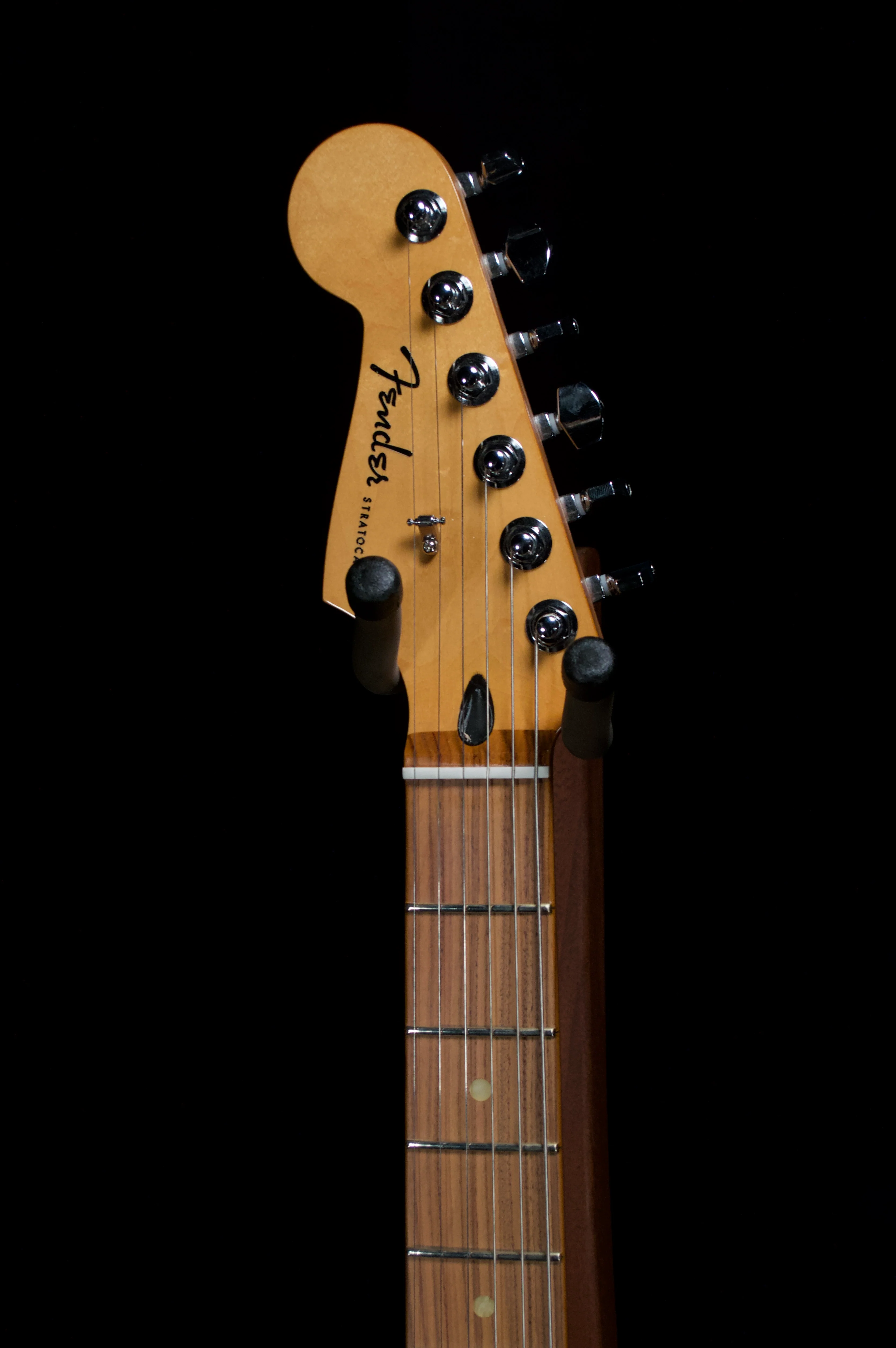 ✅ Fender Player Plus Strat in Tequila Sunrise Left Handed with bag - Image 4